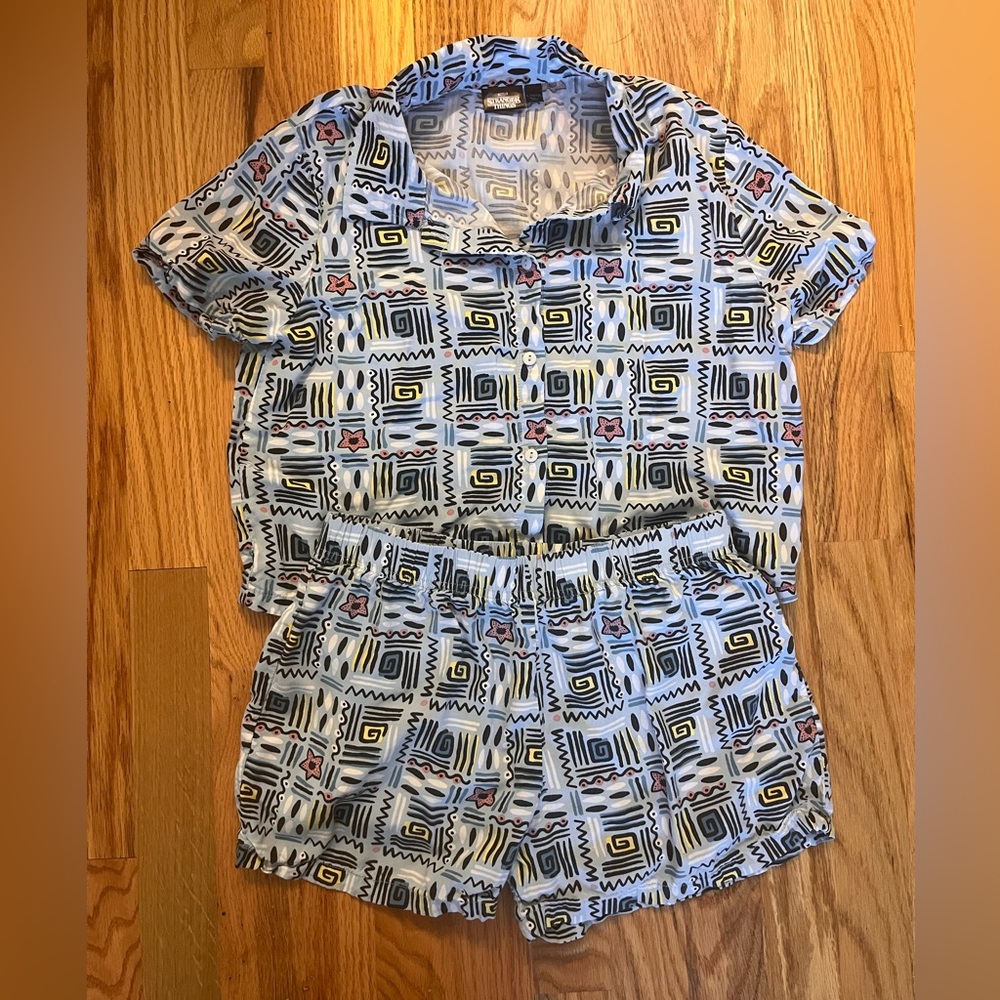 Girls Sz L Stranger Things Set Eleven